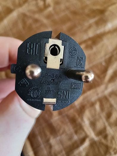 Longwell Type F power plug