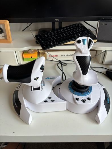 Thrustmaster T.Flight Hotas One, Microsoft Flight Simulator Edition.