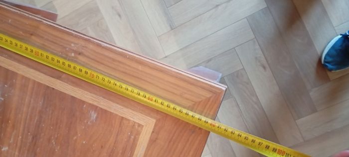 Extendable table with 4 chairs