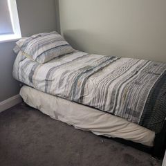 Guest bed with pull out trundle - w.matresses