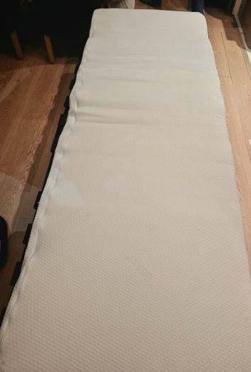 Single foldable bed