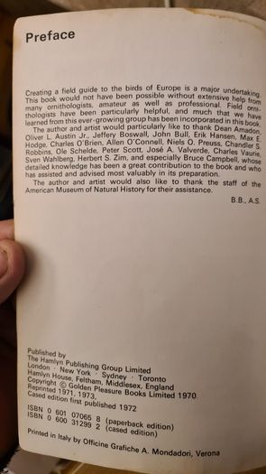 Birds Of Britain And Europe. The Hamlyn Guide. By Bertel Bruun. Illustrated By Arthur Singer. 516 Birds In Colour & 448 Maps. Paperback In FAIR CONDITION. 32..