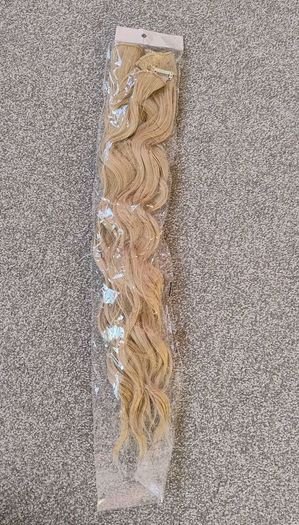 BNIP Blond Wavy Clip In Hair 7pce Extensions