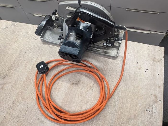AEG 9in circular saw