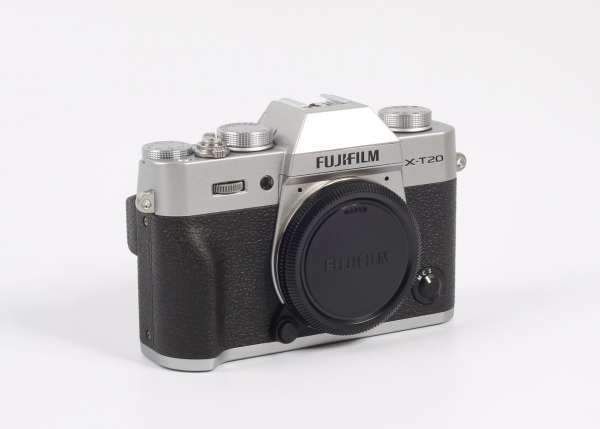 Fujifilm X-T20 Kit with Fujinon XC 15-45mm f/3.5-5.6 (Black or Silver) - Brand New)