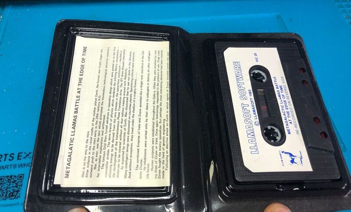 RARE VIC20 - MetaGalactic Llamas Battle at the Edge of Time - Commodore VIC 20 Tape - complete in box