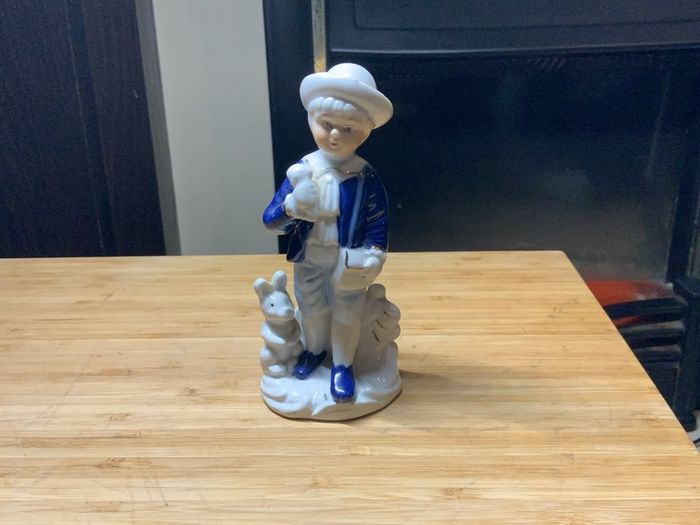 Figurines
