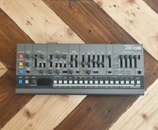 Roland-JX08