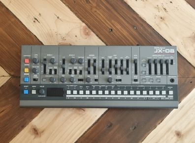 Roland-JX08