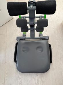 Ab workout machine