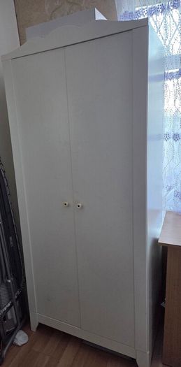 white wardrobe
