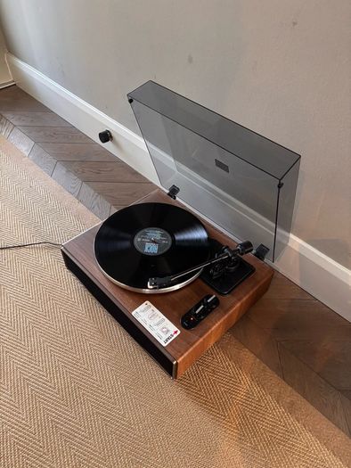 1 by One record player