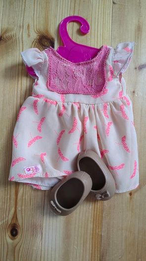 Our Generation Wardrobe & over 10 complete outfits - LIKE NEW