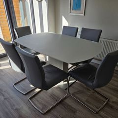 extendable dining table & 6 chairs