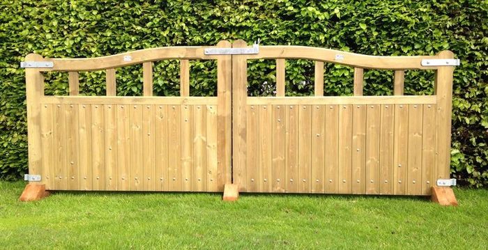 Bespoke heavy duty driveway / entrance gates