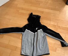 boys fleece Nike tech fleece Medium