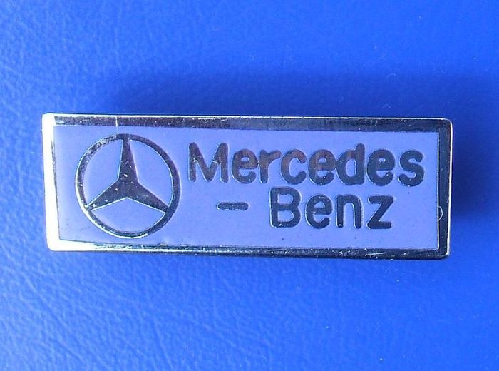 MERCEDES BENZ - promotional/merchandise enamel badge (1970's / 1980's)