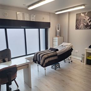 Beauty room to rent