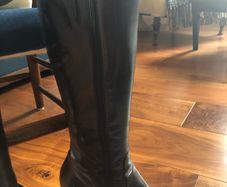 Black leather boots size 5