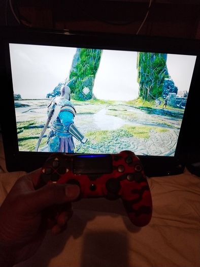 Ps4  2 controler  w/ HDMI cable