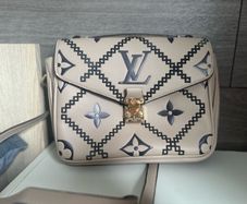 Handbag style