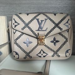 Handbag style