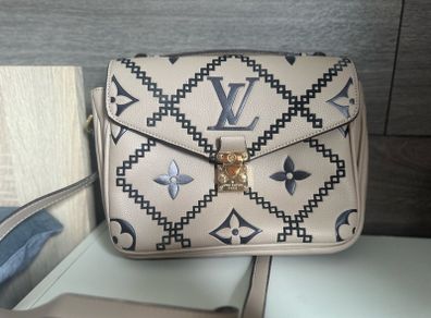 Handbag style