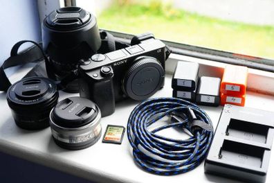 Sony a6400 + 3 lenses + accessories