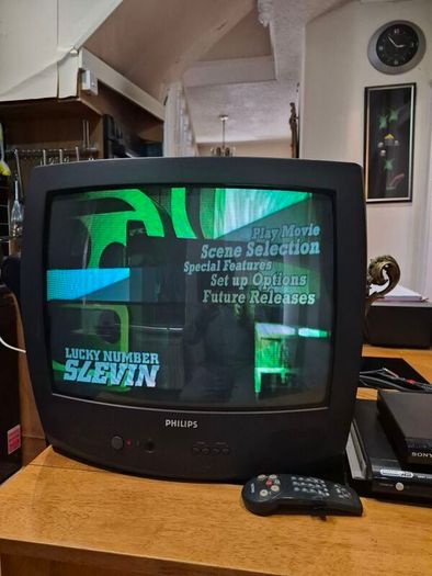 20" Philips  Tv & Remote