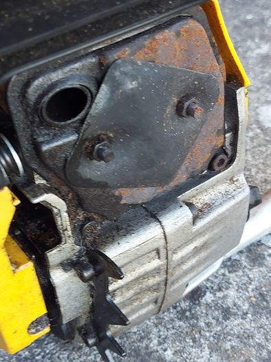Petrol Chainsaw in like new condition,  Blade & motor, See Pictures