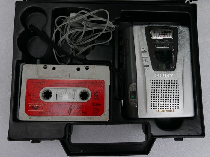 Sony Walkman TCM-40DV Cassette Recorder/Victaphone