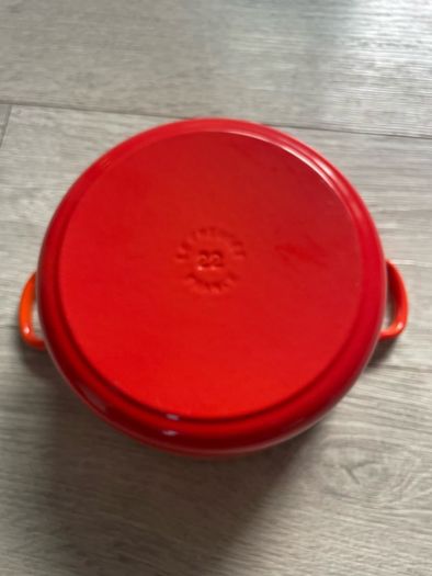 le creuset cast iron volcano casserole 22cm