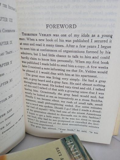 The Theory of the Leisure Class: An Economic Study of Institutions by Thorstein Veblen (GT194)