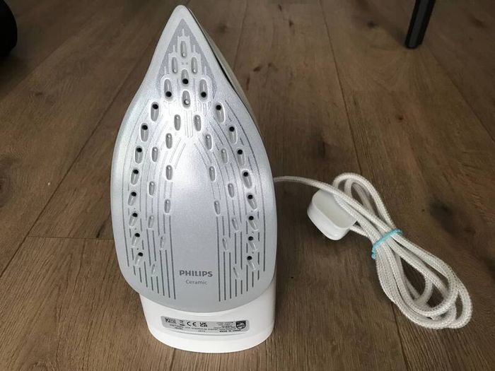 Iron + mini ironing board