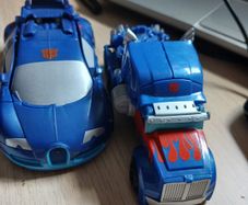 Transformers Optimus Prime and Autobot Drift