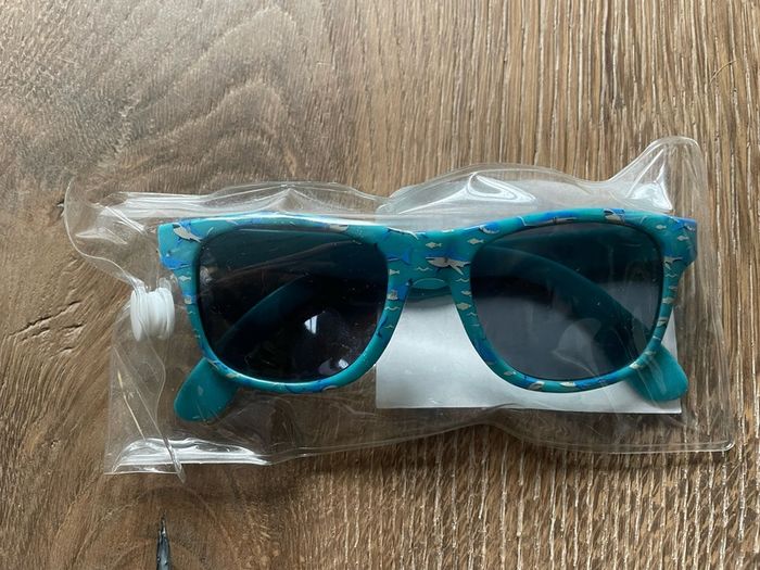 kids sunglasses Cath Kids fish pattern BNIB