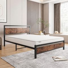 Double bed with memory mattress