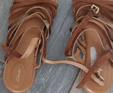 clarks tan leather sandals size 5