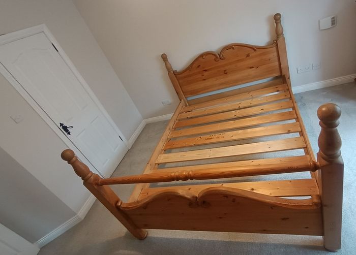 king size bed (Mexican Pine) Solid
