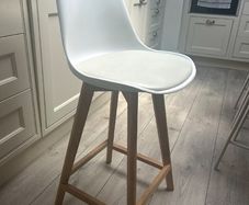 kitchen stools Nordic style x 6. Faux leather white/wood