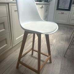 kitchen stools Nordic style x 6. Faux leather white/wood