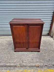 Mahogany TV Cabinet / Hi-Fi Cabinet with Bi-Fold Doors