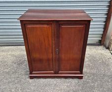 Mahogany TV Cabinet / Hi-Fi Cabinet with Bi-Fold Doors