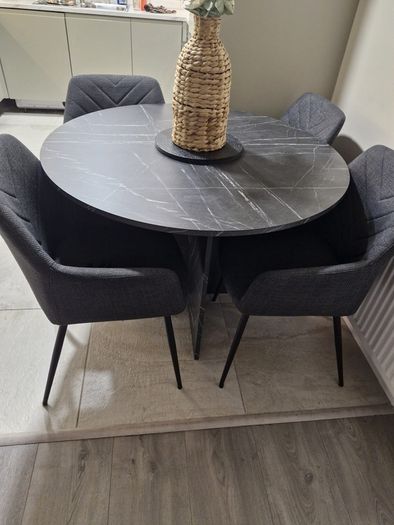 table an chairs