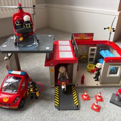 Playmobil Carry fire station and vehicles