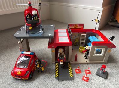 Playmobil Carry fire station and vehicles