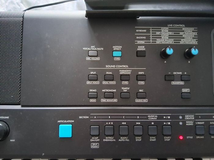 Yamaha Psr EW 425 -(76 keys long keyboard)