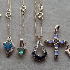 Vintage 9 CT gold necklaces, pendans.  Price from 65 euro