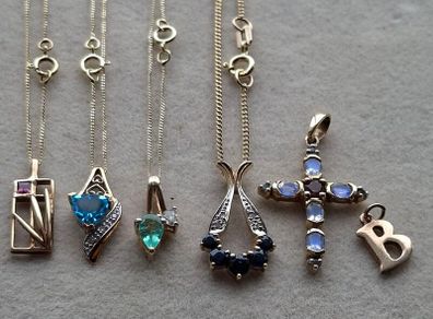 Vintage 9 CT gold necklaces, pendans.  Price from 65 euro
