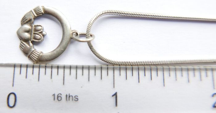 Vintage 925 Sterling Silver Claddagh Pendant Necklace length 16" - 5,2g
